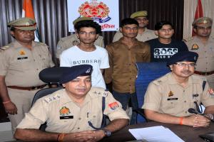 मुरादाबाद: पुलिस ने Mobile चोर गिरोह का किया पर्दाफाश, राहगीरों से मोबाइल छीनने वाले चार गिरफ्तार