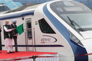 Vande Bharat Express Train: देश को मिलेंगी 3 नई वंदे भारत ट्रेनें, PM मोदी शनिवार को दिखाएंगे हरी झंडी, जानिए रूट और Timing