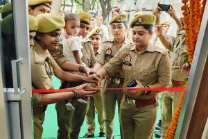 हरदोई: रक्षाबंधन का नेग, एसपी ने महिला हेल्प डेस्क का किया शुभारंभ