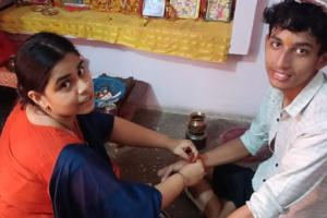  Raksha Bandhan 2024: कानपुर में हर्षोल्लास के साथ मनाया जा रहा रक्षाबंधन का पर्व...बहनों ने भाइयों की कलाई पर बांधा रक्षा सूत्र