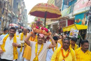 कासगंज: शहर में धूमधाम से निकाली कलश यात्रा, धार्मिक भजनों पर झूमे श्रद्धालु