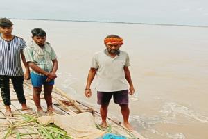 बहराइच: घटनास्थल से 2 किलोमीटर दूर बरामद हुई एक किशोरी की लाश, एक लापता