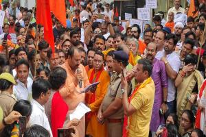 बरेली:मंदिर के प्रसाद में मिलावट के खिलाफ हिंदू आक्रोश रैली, कमिश्नर कार्यालय में फूटा गुस्सा