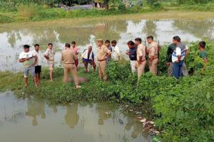 कासगंज: गड्ढे के पानी में उतराता मिला बालक का शव, दो दिन से था लापता