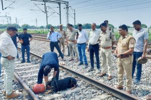 LIVE- कानपुर में मालगाड़ी को पलटाने की साजिश: खाली सिलेंडर, बीयर का केन मिला, जम्मू मेल भी दुर्घटनाग्रस्त होते-होते बची 