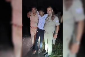 Etawah: पुलिस की लुटेरों से मुठभेड़...दो गिरफ्तार, एक सिपाही व एक लुटेरा घायल, आंखों पर मिर्ची पाउडर फेंककर लूट ले गए थे ऑटो