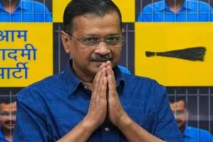 अरविंद केजरीवाल ने सौंपा इस्तीफा, छोड़ा दिल्ली के सीएम का पद