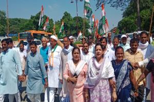 कानून व्यवस्था को लेकर कांग्रेस ने किया प्रदर्शन, दिया धरना