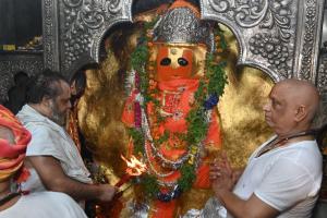 कानपुर में बुढ़वा मंगल पर हनुमान मंदिरों में भक्तों की भीड़: पनकी मंदिर में पुलिस का पहरा, जगह-जगह भंडारे का आयोजन