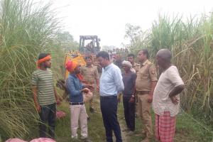 लखीमपुर खीरी: धौरहरा और खमरिया में मिले गोवंश के अवशेष, ग्रामीमों ने किया हंगामा