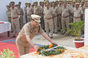 रामपुर : स्मृति दिवस पर शहीद पुलिसकर्मियों को किया नमन