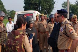 बहराइच हिंसा: दूसरे दिन भी बाजार और इंटरनेट सेवा बंद, चप्पे-चप्पे पर पुलिस फोर्स तैनात, जानिए अब कैसे हैं हालात