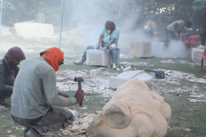 पत्थरों पर दिखी अनोखी आकृतियां, कलाकारों ने अपनी भावनाओं को पत्थर पर तराशा