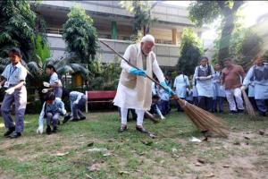 प्रधानमंत्री मोदी स्वच्छता अभियान में हुए शामिल, लोगों से  की इस मुहिम से जुड़ने की अपील 