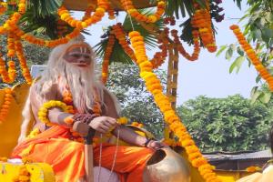 Maharishi Valmiki Jayanti: बाराबंकी में धूमधाम से निकली शोभायात्रा, हवन पूजन के साथ हुआ भंडारा