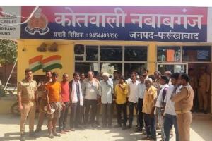 फर्रुखाबाद में लेखपालों की पिटाई का मामला: पुलिस ने 16 आराेपियाें को किया गिरफ्तार, थानेदार को हटाने की मांग