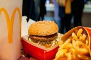 अमेरिका में McDonald’s का बर्गर खाने से 49 लोग बीमार, एक की मौत...शेयर में नौ प्रतिशत की गिरावट दर्ज  