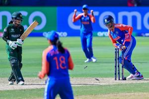 Women's T20 World Cup 2024 : अरुंधति रेड्डी की तूफानी गेंदबाजी, पाकिस्तान ने भारत को दिया 106 रन का टारगेट