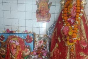 उन्नाव के गंगाघाट में एक ऐसा मंदिर जहां भक्तों की मुरादें होती पूरी, मंदिर के सामने बना प्राचीन तालाब