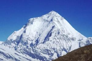 Nepal : धौलागिरी पर्वत से फिसलने के कारण पांच रूसी पर्वतारोहियों की मौत 