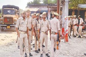 bahraich violence : पटरी पर लौट रहा जनजीवन, पुलिस लोगों से दुकान खोलने की कर रही अपील