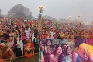 Chhath Puja: सुलतानपुर में उगते सूर्य को अर्घ्य देने सीताकुंड पर उमड़ा सैलाब, देखें वीडियो और मनमोहक तस्वीरें 