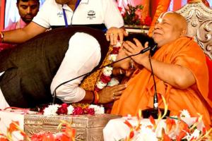 Jagadguru Rambhadracharya: सीएम भजनलाल ने जगद्गुरु रामभद्राचार्य से प्राप्त किया आशीर्वाद 