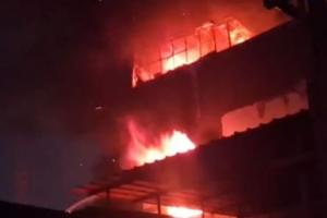 Kannauj Fire: इत्र कारखाना के बेसमेंट में लगी आग...छह दमकल की टीमों ने तीन घंटे में पाया काबू, लाखों का नुकसान