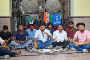 Lucknow University: टैगोर लाइब्रेरी को लेकर फिर बवाल, NSUI ने किया प्रदर्शन