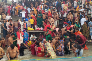 रायबरेलीः कार्तिक पूर्णिमा पर लाखों श्रद्धालुओं ने लगाई आस्था की डुबकी