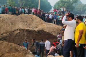 कासगंज: मिट्टी में दफन हो गई पूजा की तैयारी, रो पड़े दो गांव