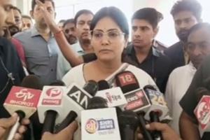 Mirzapur news : घायल कार्यकर्ता से मिलने पहुंचीं केंद्रीय राज्यमंत्री Anupriya Patel