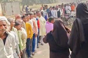 Bareilly: डीएपी के लिए हाय तौबा, खाली हाथ लौट रहे किसान