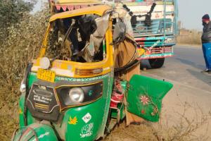 कानपुर देहात में टायर फटने से अनियंत्रित ट्रक ने आटो में मारी टक्कर: छह घायल...हादसे के बाद ट्रक चालक फरार