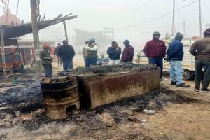 सुलतानपुर: अराजकतत्वों ने जला दी पूर्व प्रधान की दुकान, करीब एक लाख रुपये का नुकसान 