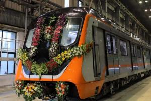 Kanpur Metro की मनमानी व डिवाइडर बंद करने से बढ़ी परेशानी; नाले की गंदगी से व्यापारियों में आक्रोश, अतिक्रमण से दिन भर लगता जाम