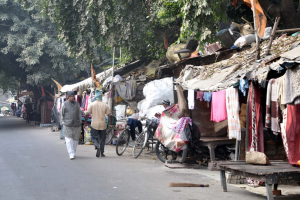 पहले बसाते गए झुग्गियां, अब पुलिस बल मिलने का इंतजार