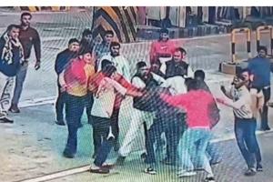 कन्नौज में एनएच 34 टाेल प्लाजा पर मारपीट: CCTV में पूरी घटना कैद, पुलिस वीडियो के आधार पर पड़ताल में जुटी