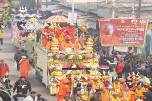 महाकुंभ 2025 : नागा संन्यासियों के श्री तपोनिधि आनंद अखाड़े ने किया महाकुम्भ में भव्य छावनी प्रवेश