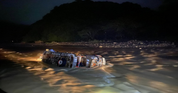 Philippines: Vehicle washed away in flood, eight people died