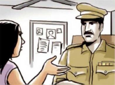 नैनीताल : पुलिसकर्मी ने लिफ्ट देने के बहाने युवती से की छेड़छाड़ - Amrit  Vichar